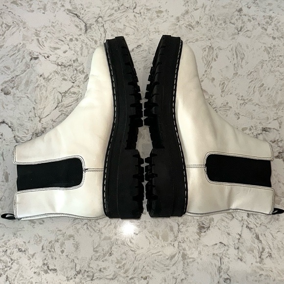 MARC FISHER LTD Pirro Chelsea Lugsole Pull On Leather Ankle Booties Ivory - Picture 10 of 16